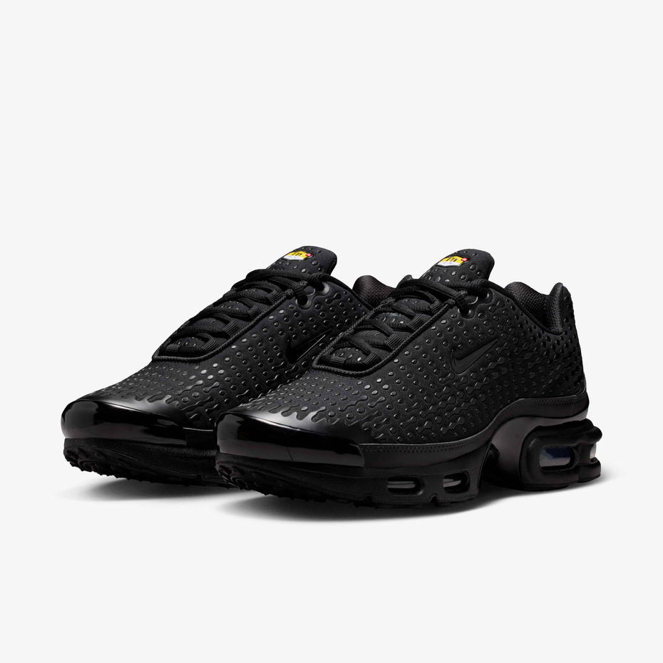 Nike Air Max Plus VII Triple Black angle view